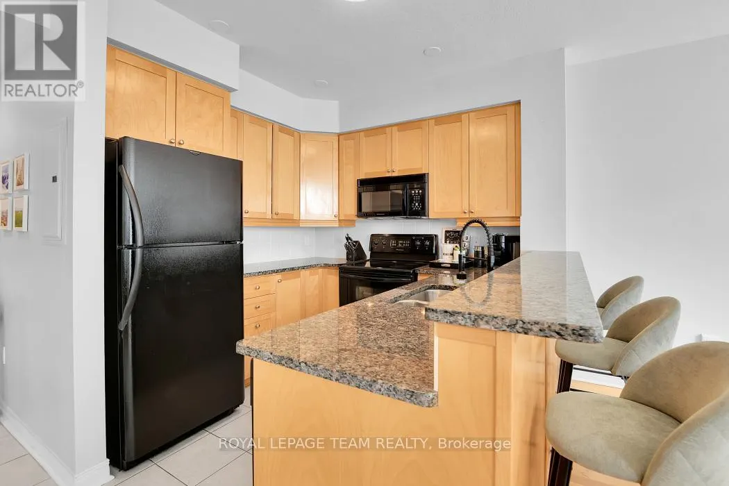 701 - 570 LAURIER AVENUE W