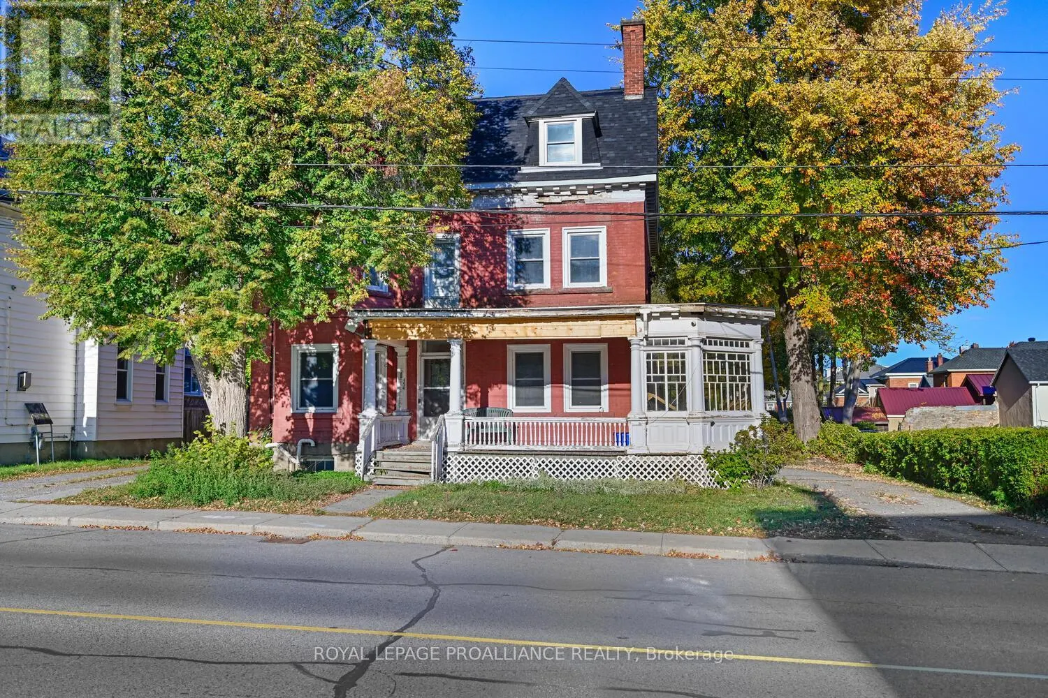 454 EDWARD STREET S