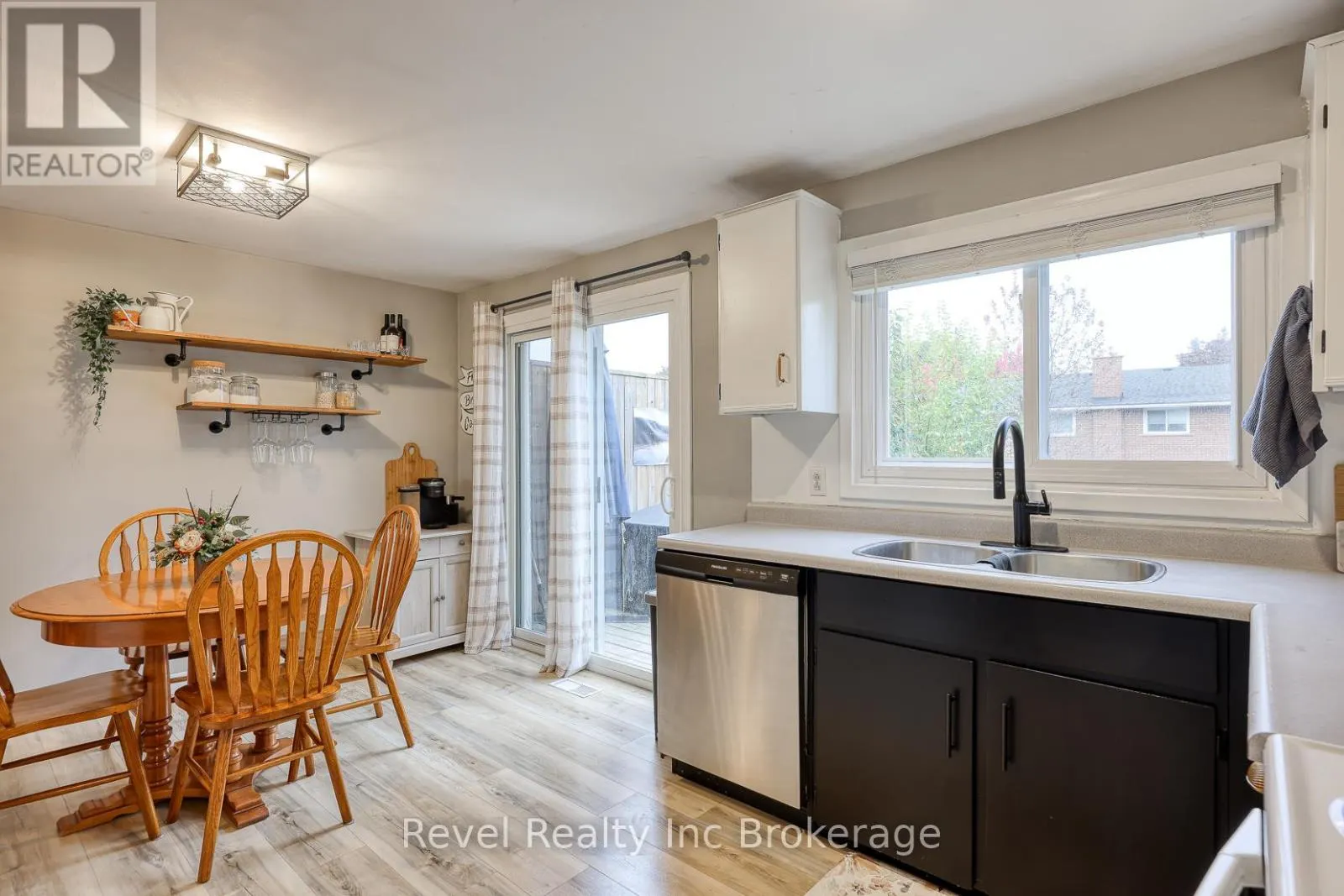 1011B VANIER AVENUE