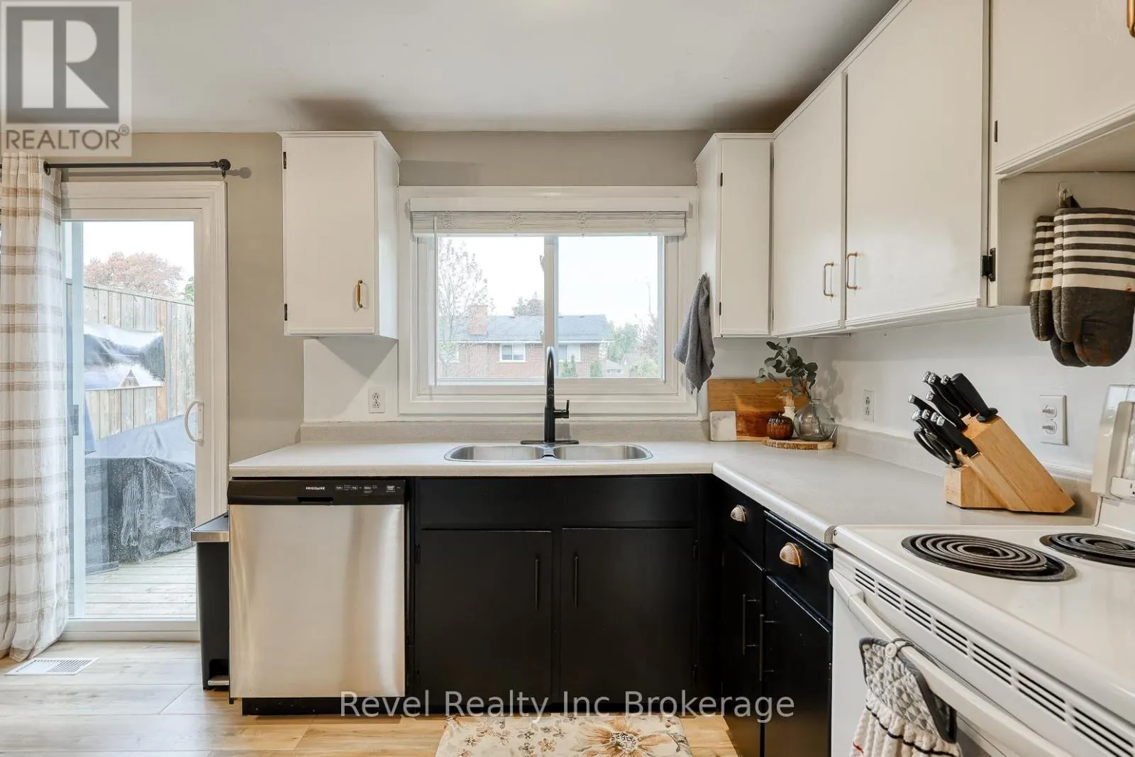 1011B VANIER AVENUE