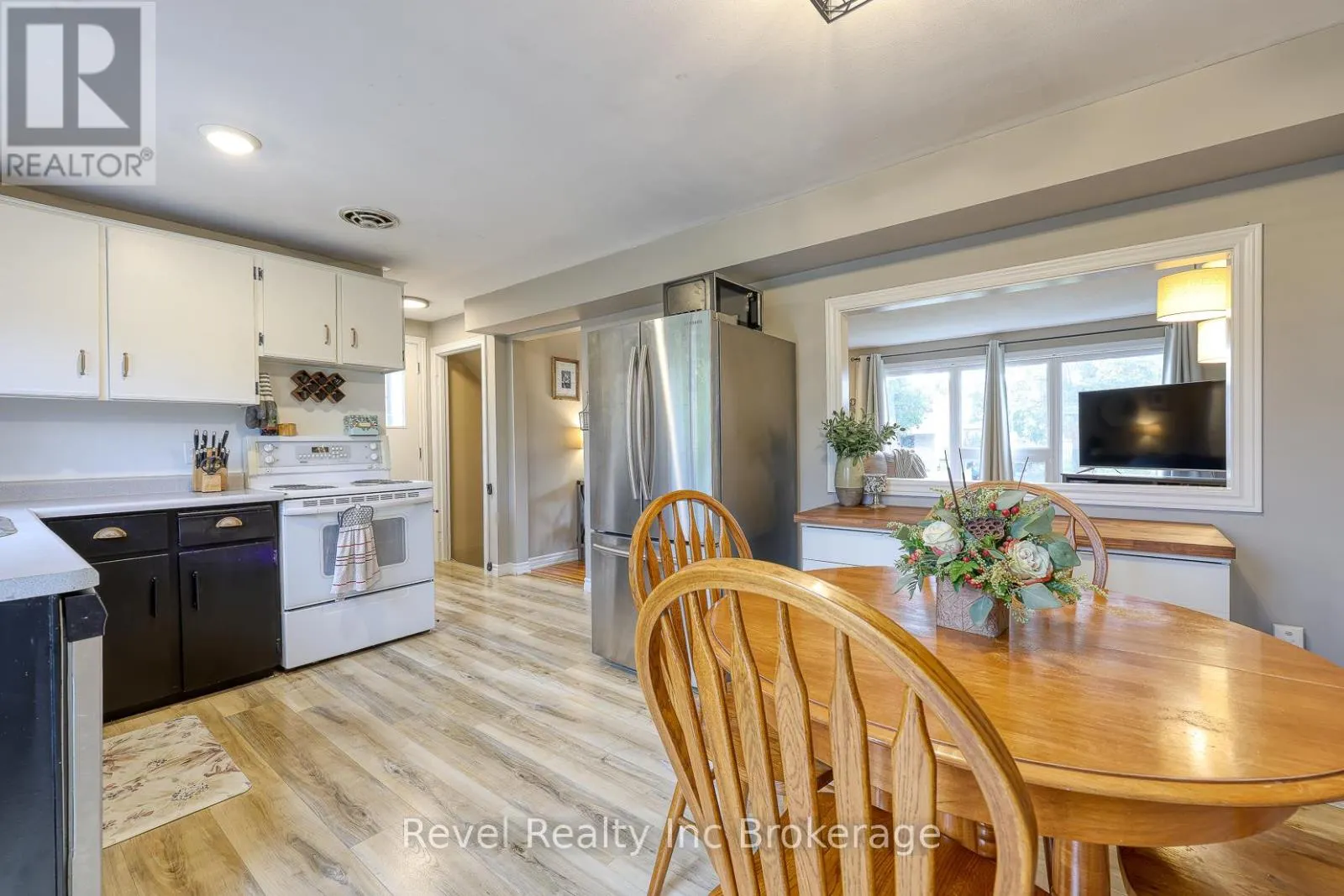 1011B VANIER AVENUE