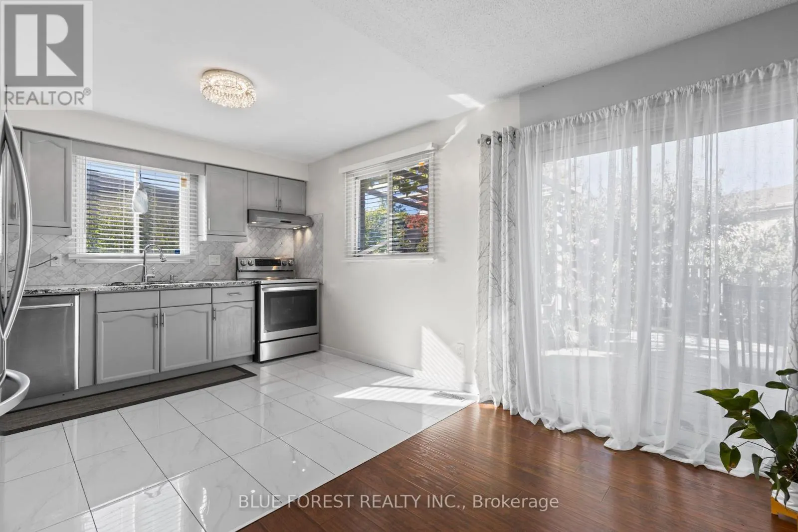 7 FAIRCHILD CRESCENT