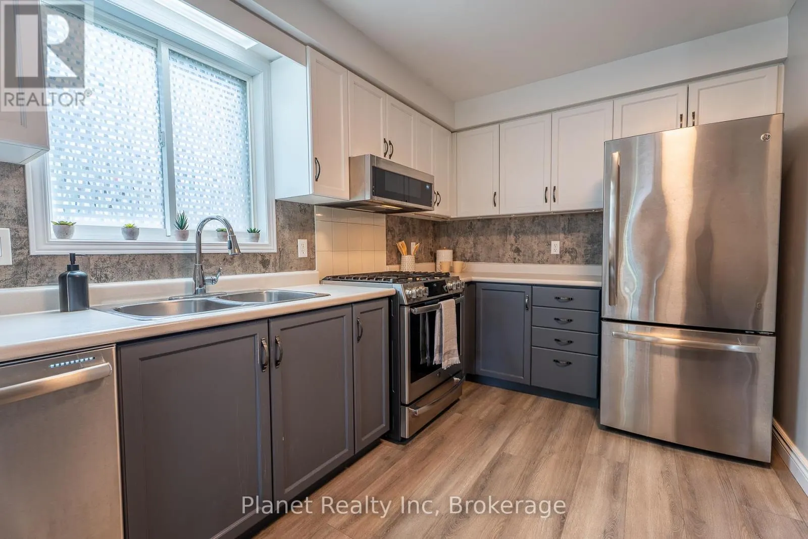 16 SOUTHCREEK TRAIL