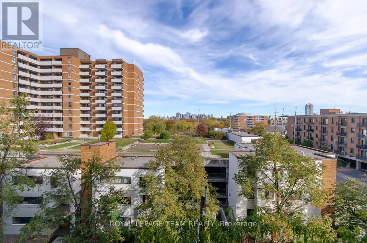 607 - 110 FORWARD AVENUE
