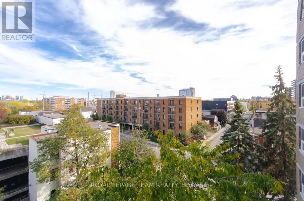 607 - 110 FORWARD AVENUE