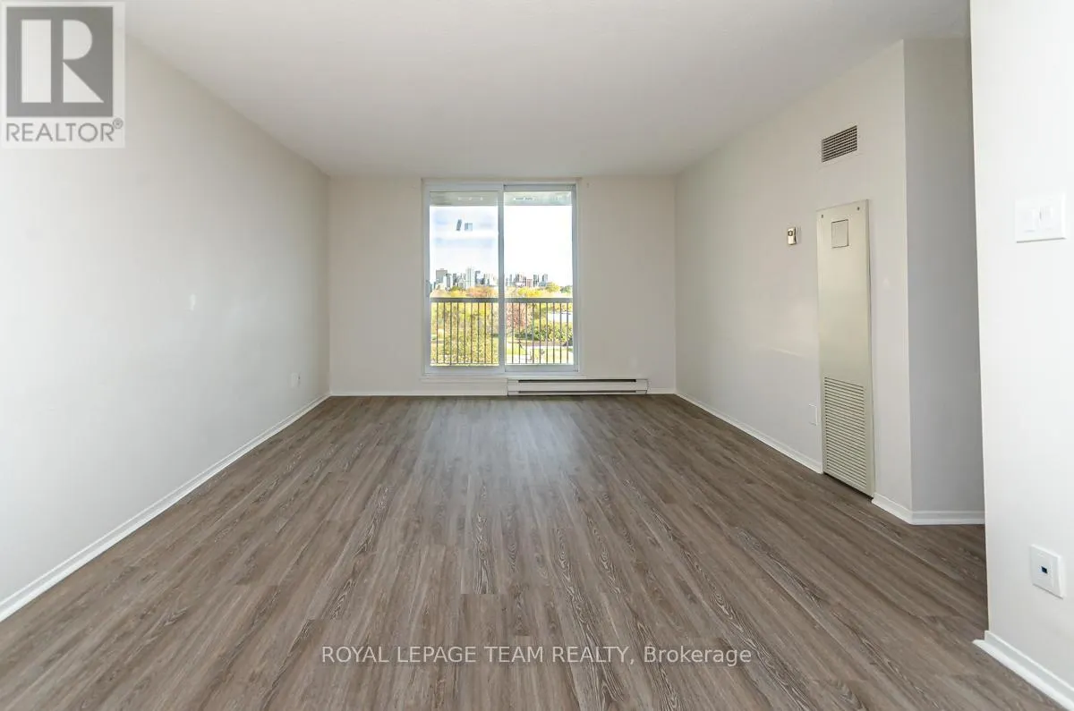 607 - 110 FORWARD AVENUE