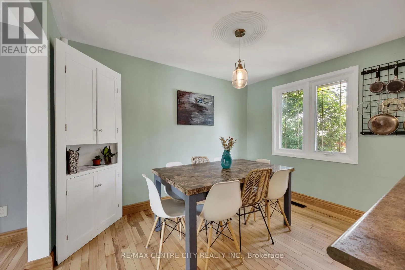 141 ST ANDREW STREET E