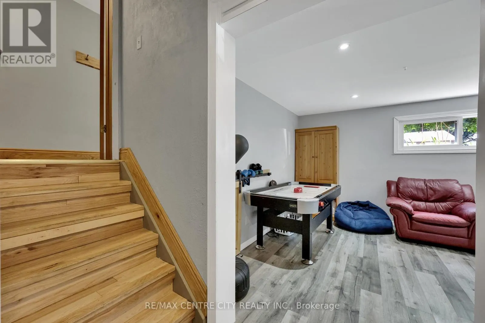 141 ST ANDREW STREET E