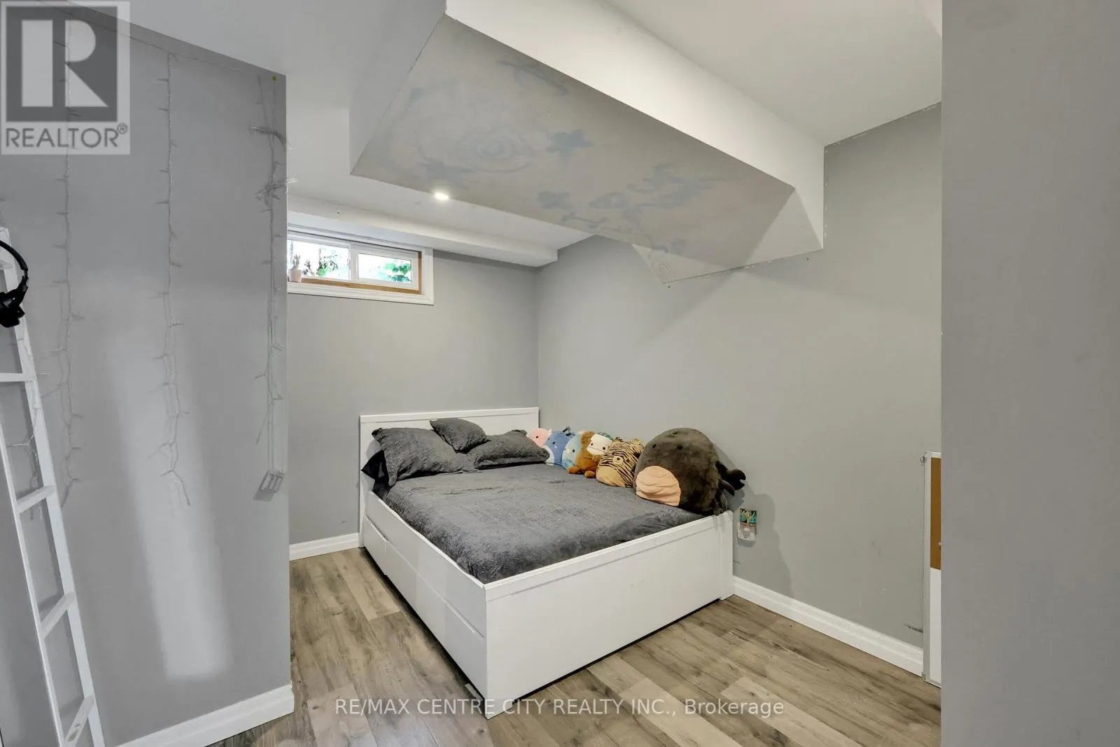 141 ST ANDREW STREET E