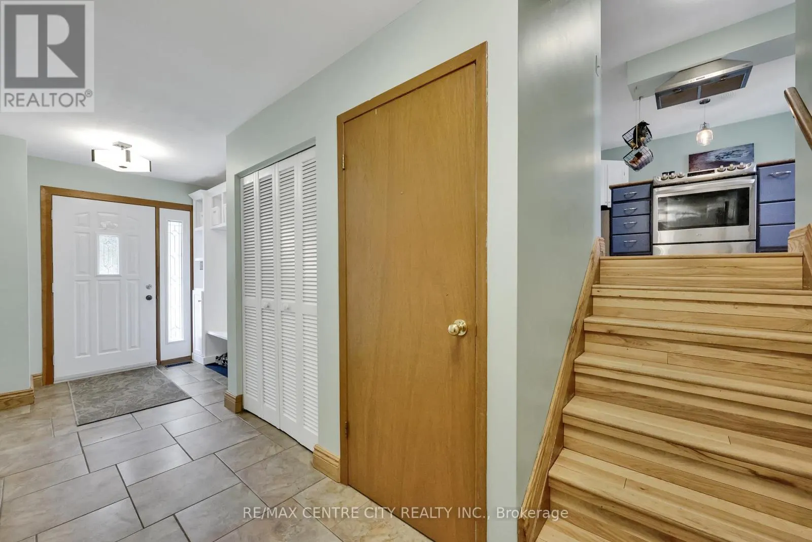 141 ST ANDREW STREET E