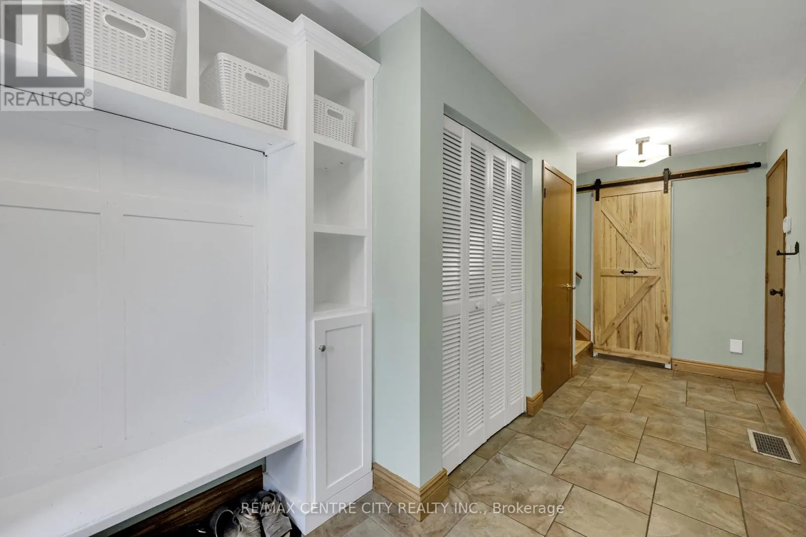 141 ST ANDREW STREET E