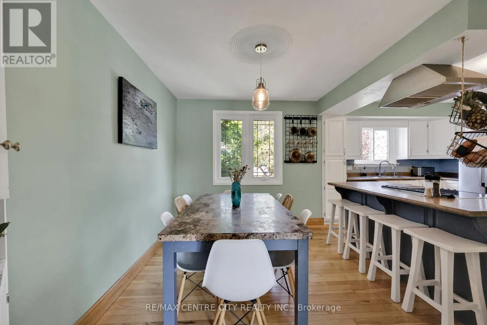 141 ST ANDREW STREET E