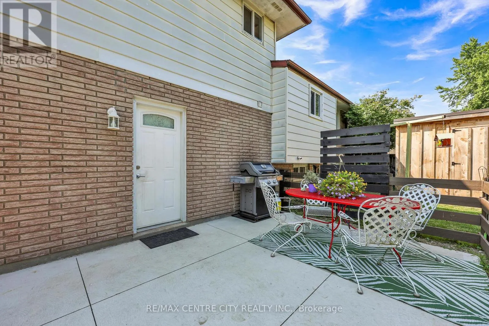 141 ST ANDREW STREET E