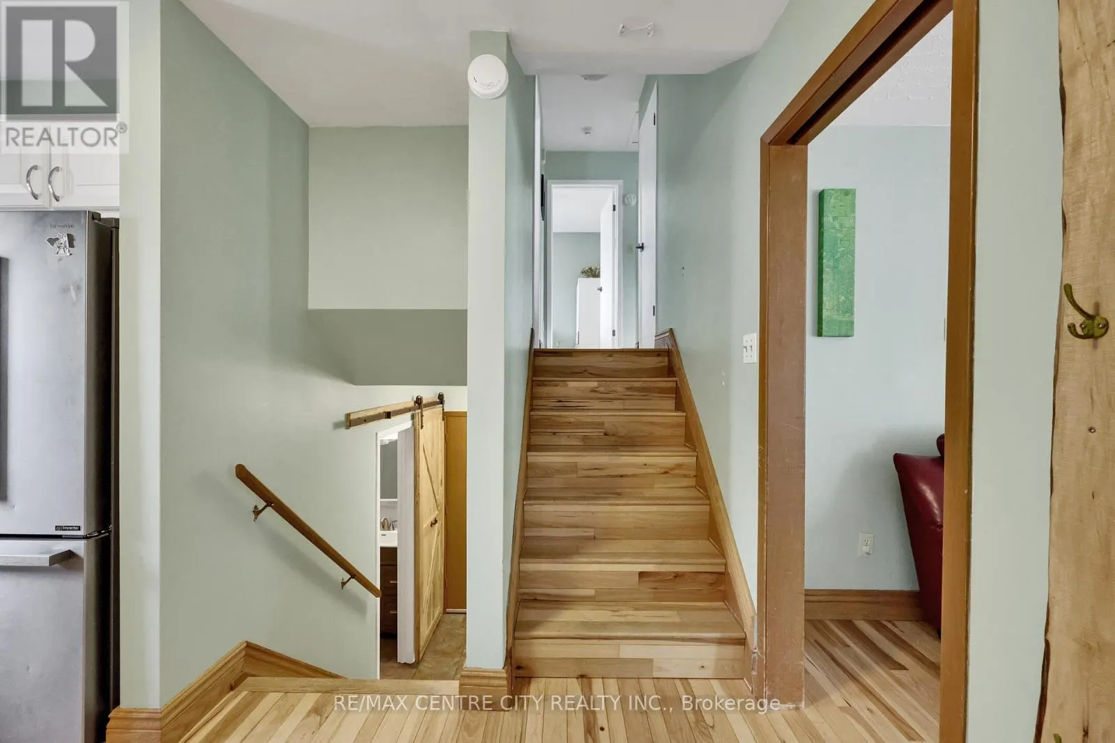 141 ST ANDREW STREET E
