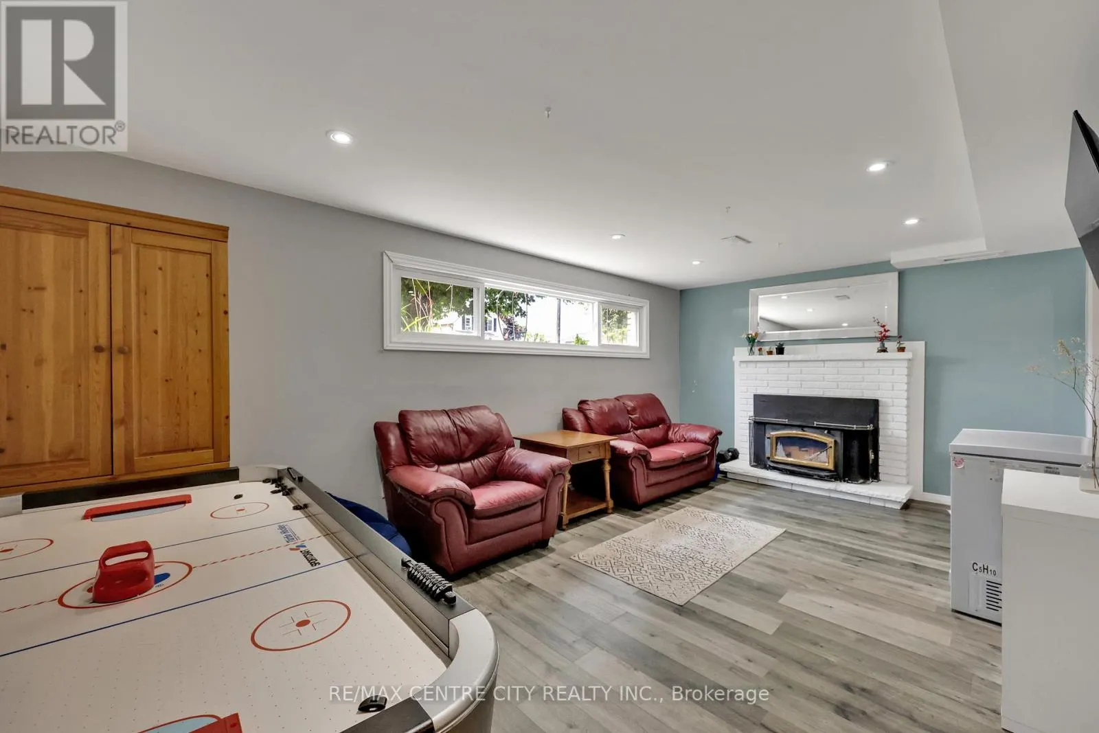 141 ST ANDREW STREET E