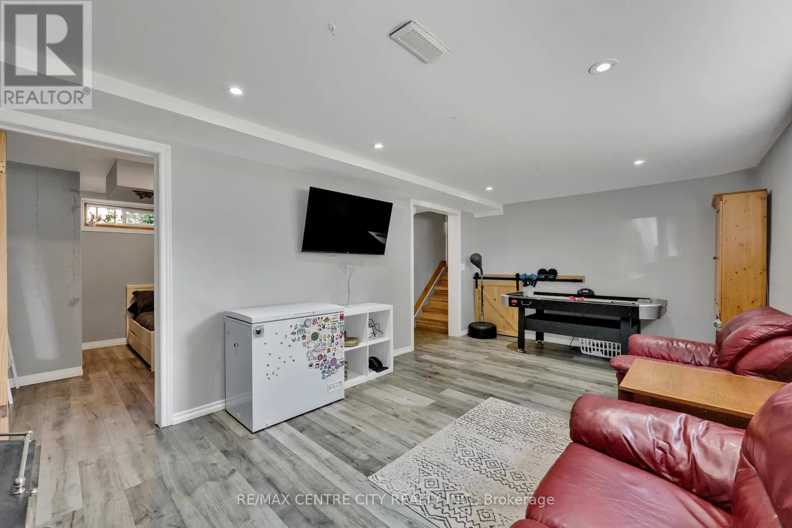 141 ST ANDREW STREET E