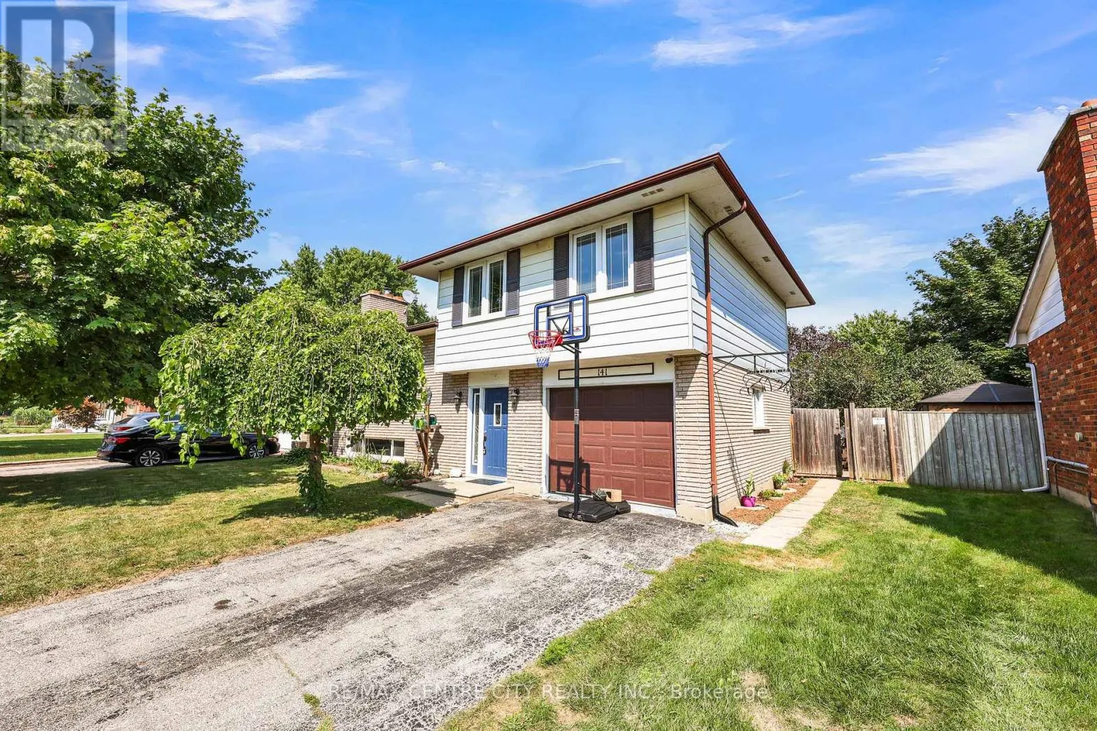 141 ST ANDREW STREET E