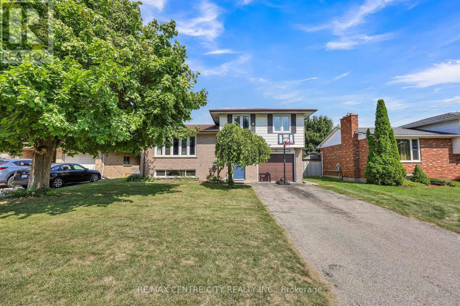 141 ST ANDREW STREET E