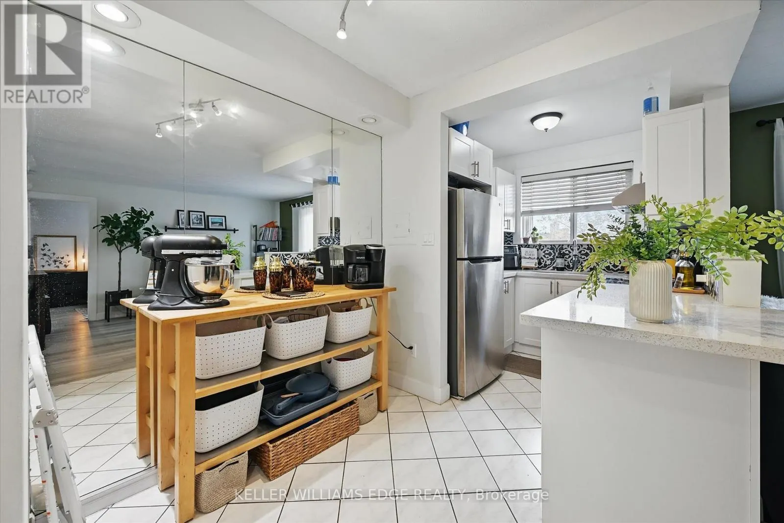 43 - 2373 KING STREET E