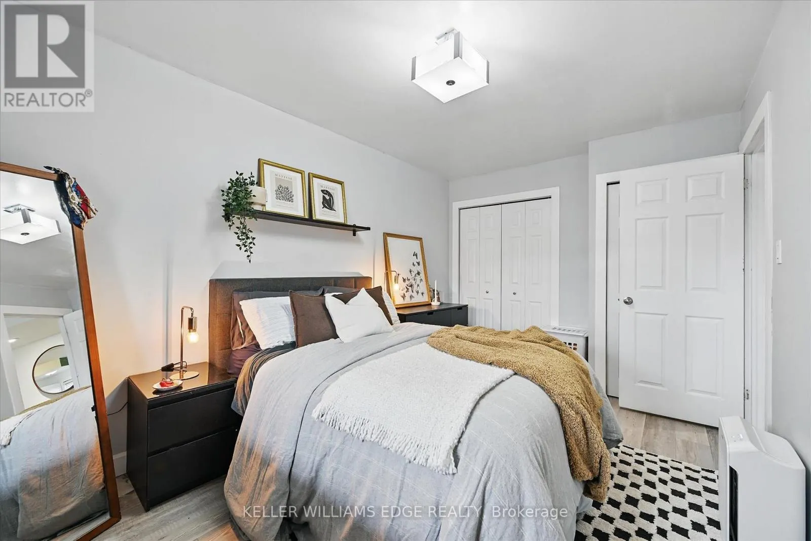 43 - 2373 KING STREET E