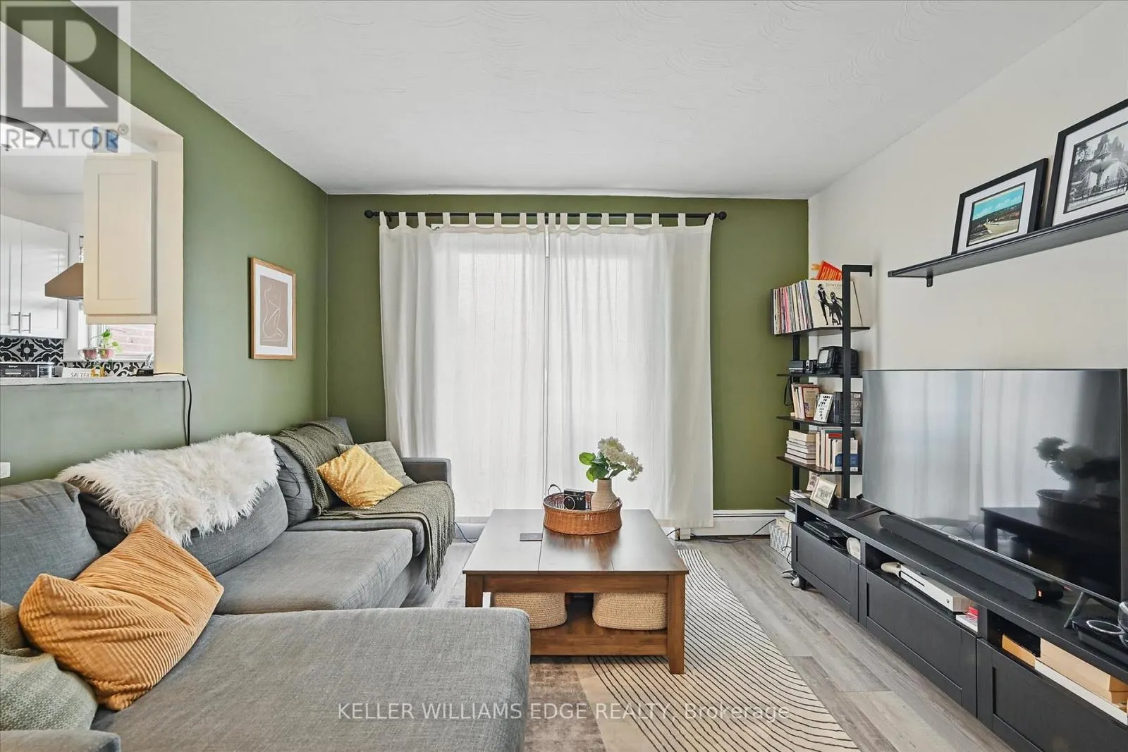 43 - 2373 KING STREET E