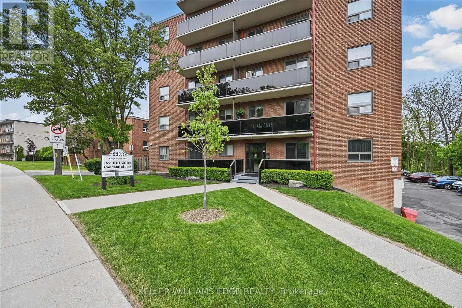 43 - 2373 KING STREET E