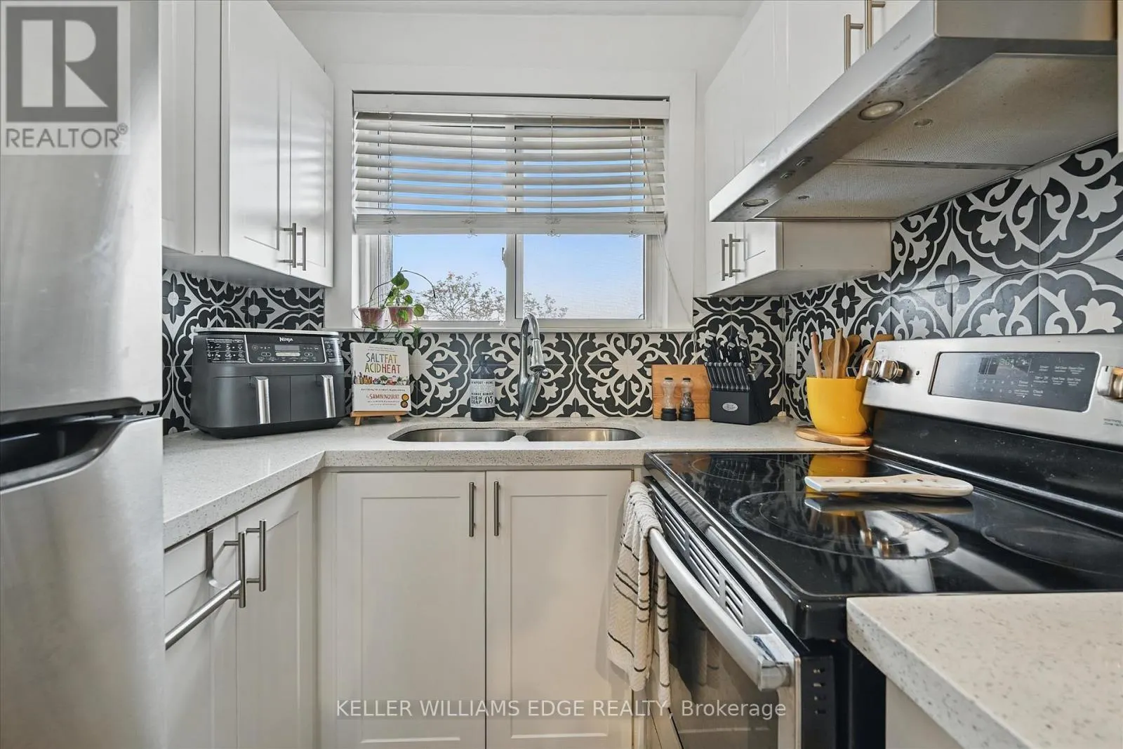 43 - 2373 KING STREET E