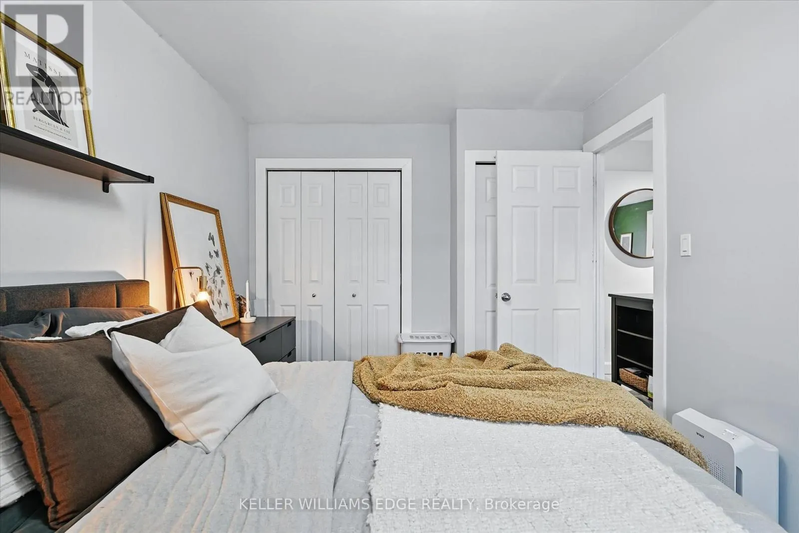 43 - 2373 KING STREET E