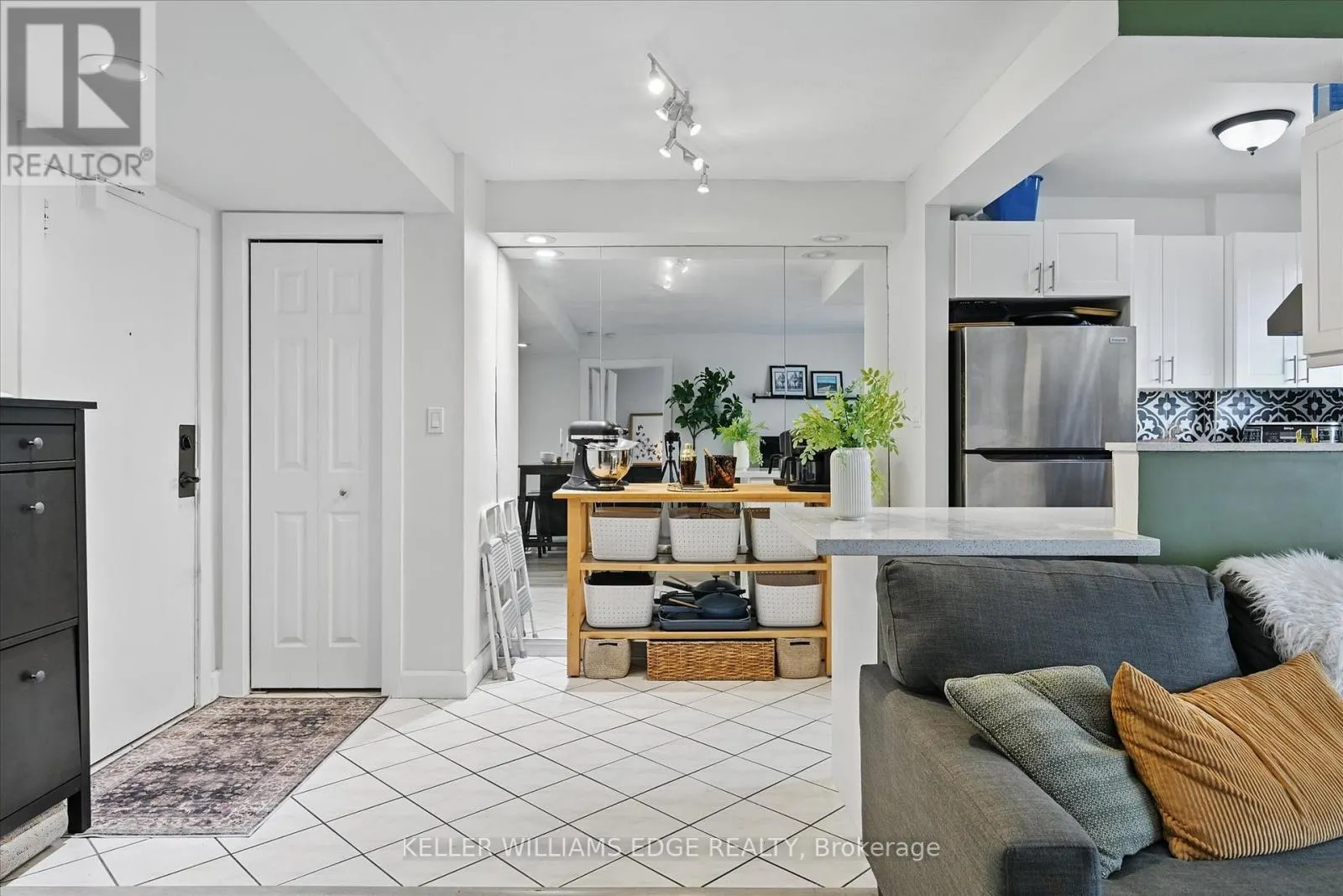 43 - 2373 KING STREET E