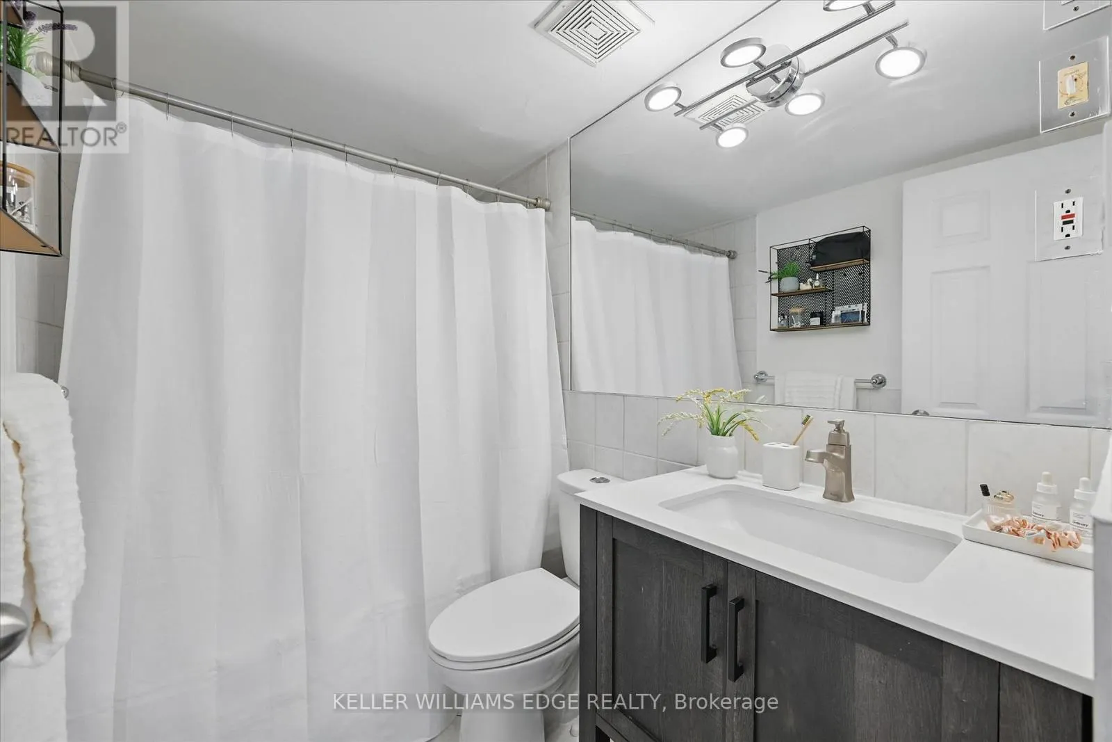 43 - 2373 KING STREET E