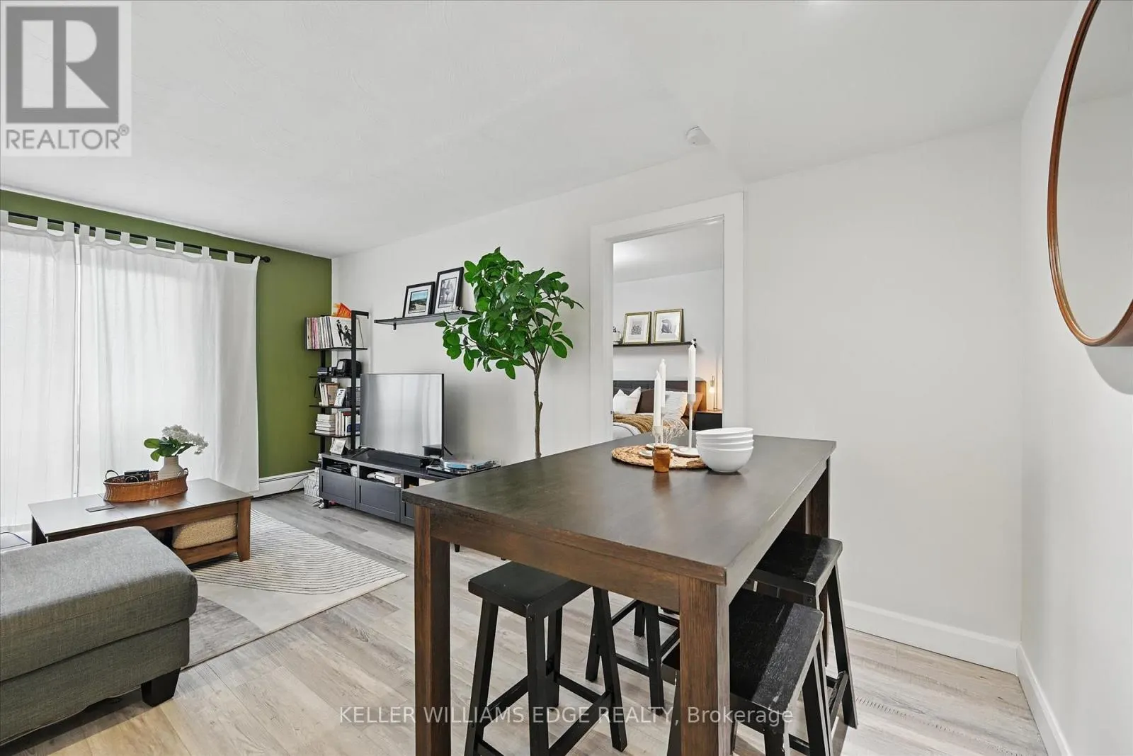43 - 2373 KING STREET E