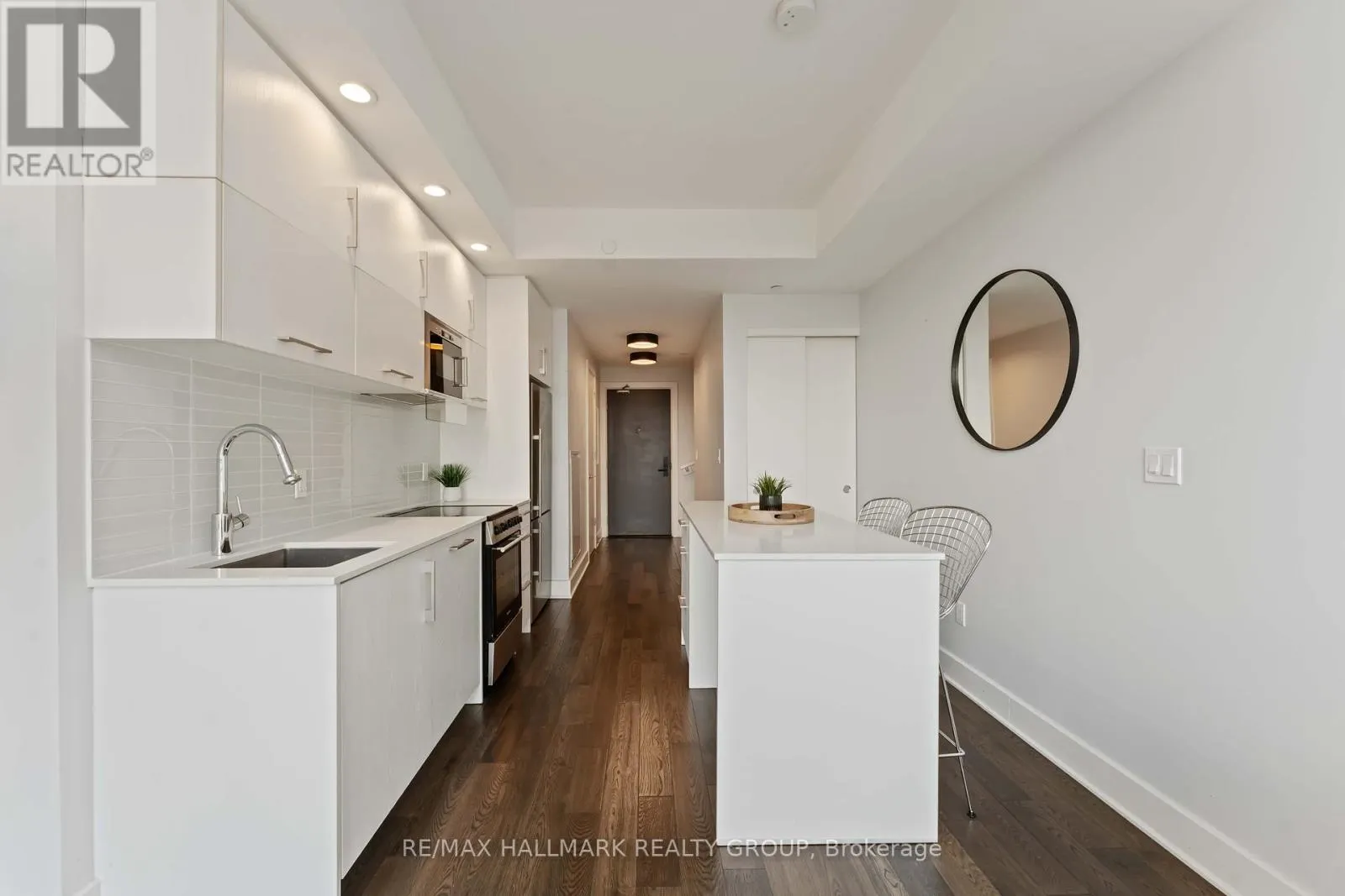 1209 - 255 BAY STREET