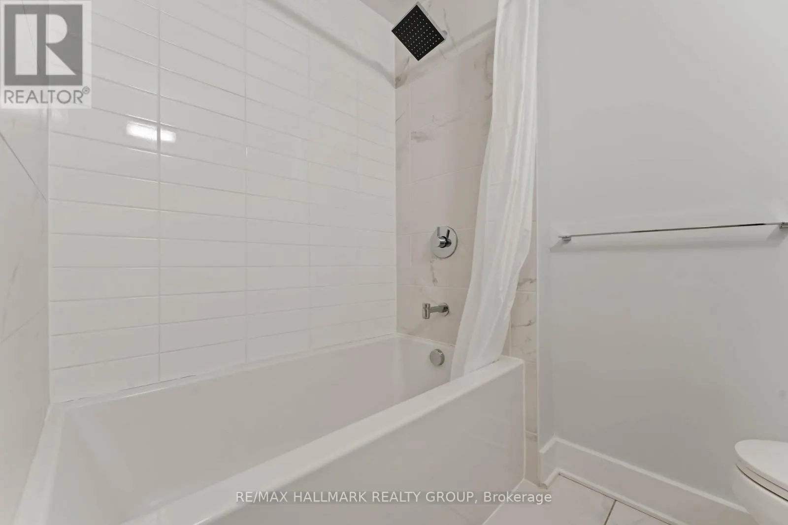 1209 - 255 BAY STREET
