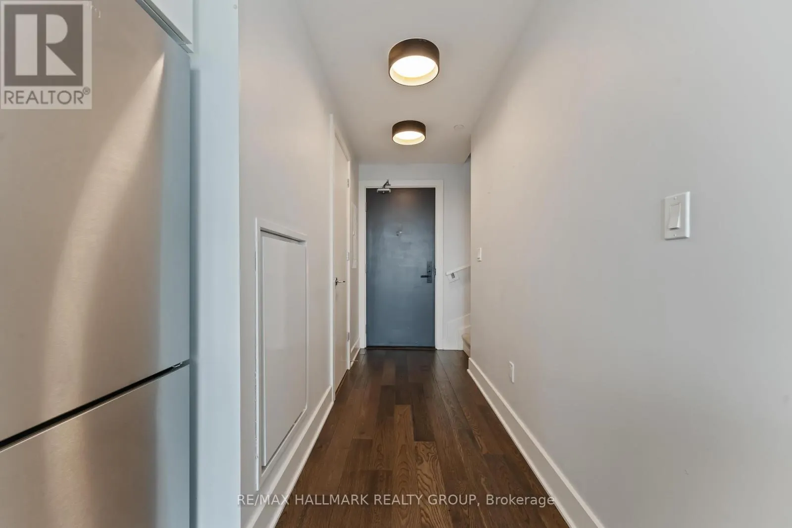 1209 - 255 BAY STREET