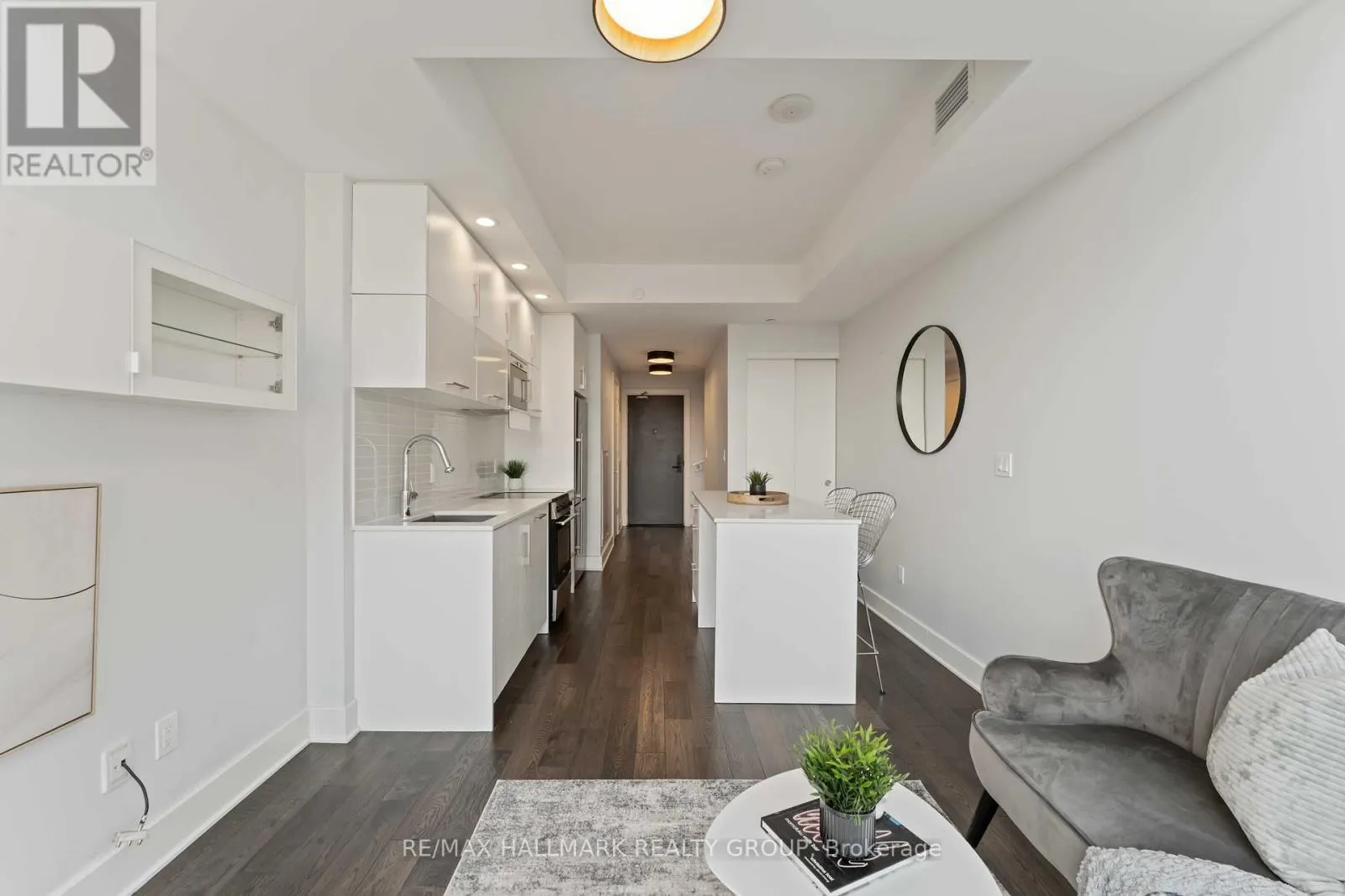 1209 - 255 BAY STREET