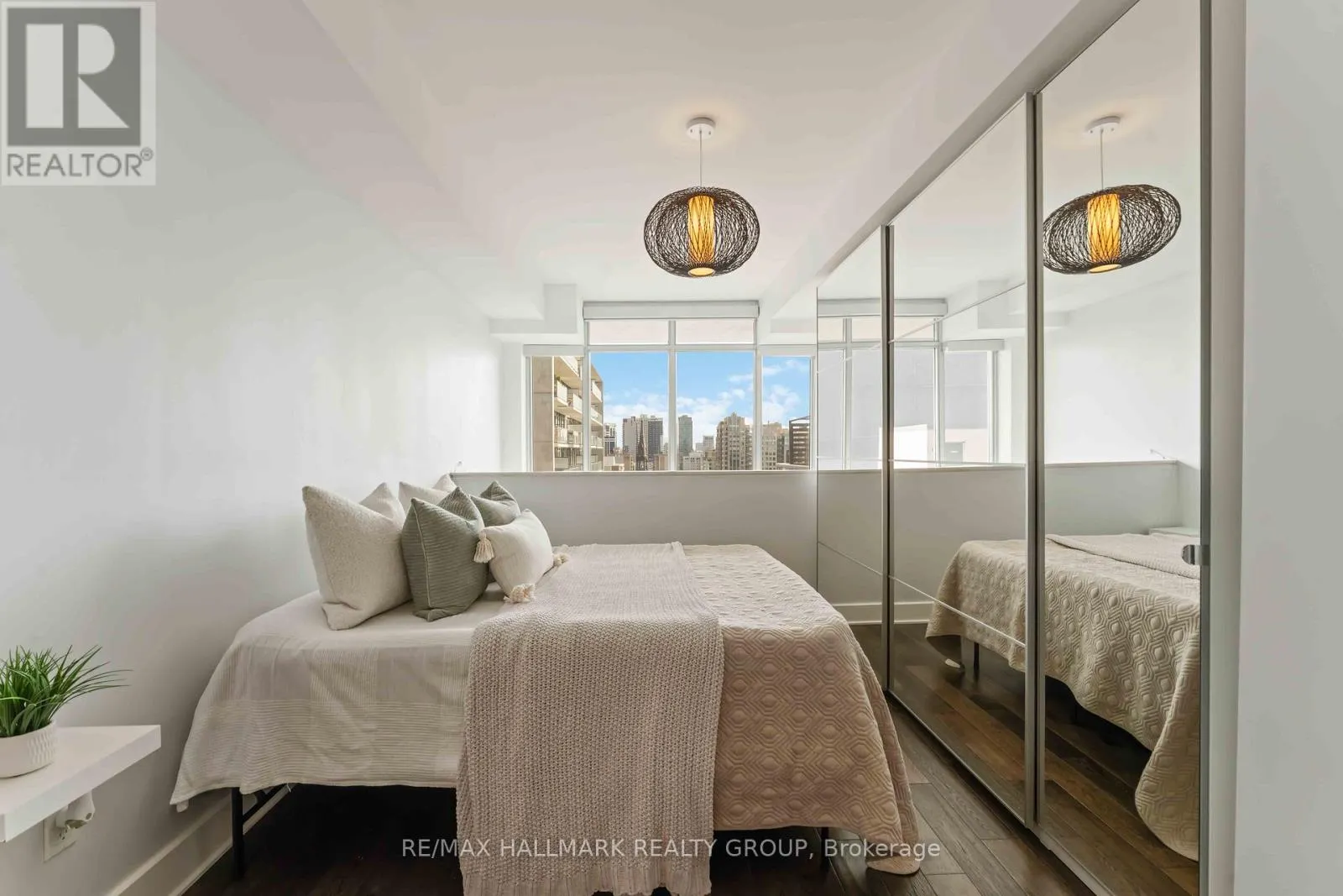 1209 - 255 BAY STREET