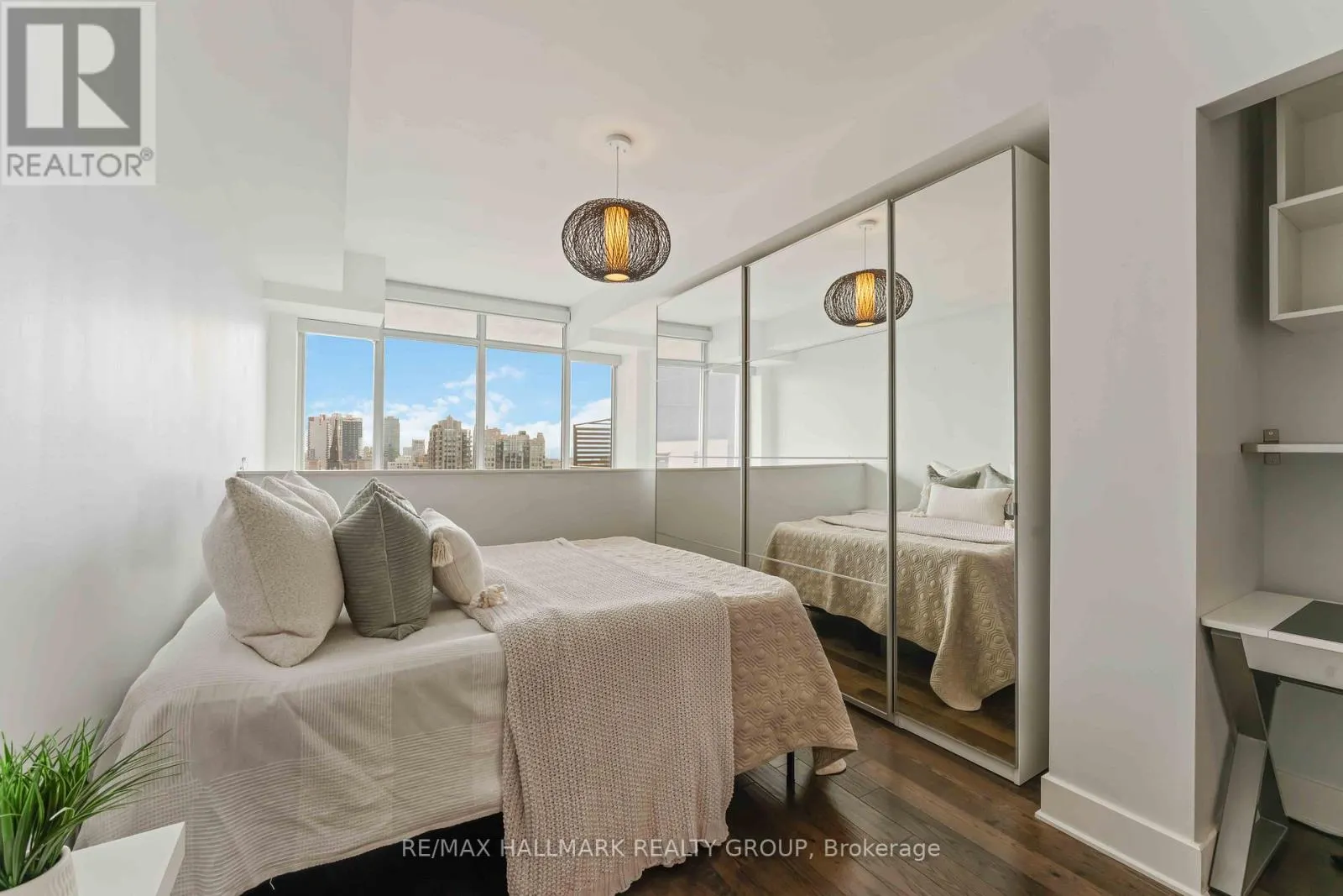 1209 - 255 BAY STREET