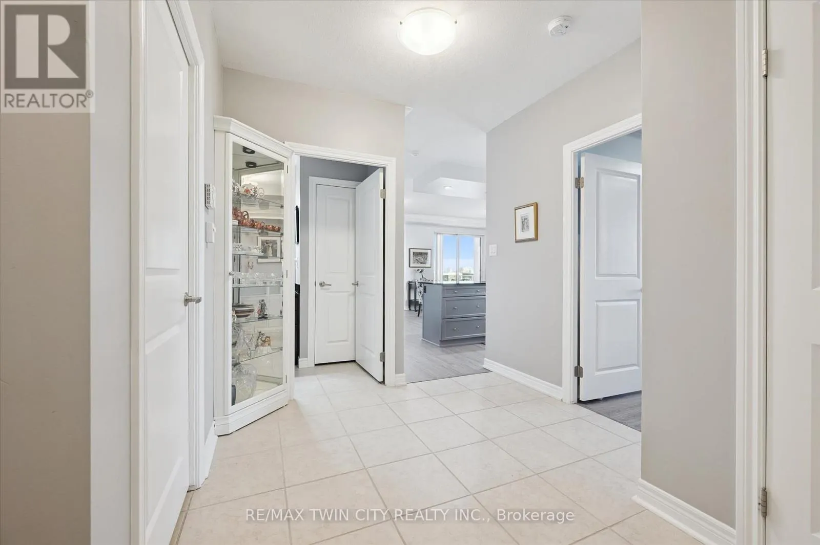 809 - 539 BELMONT AVENUE W