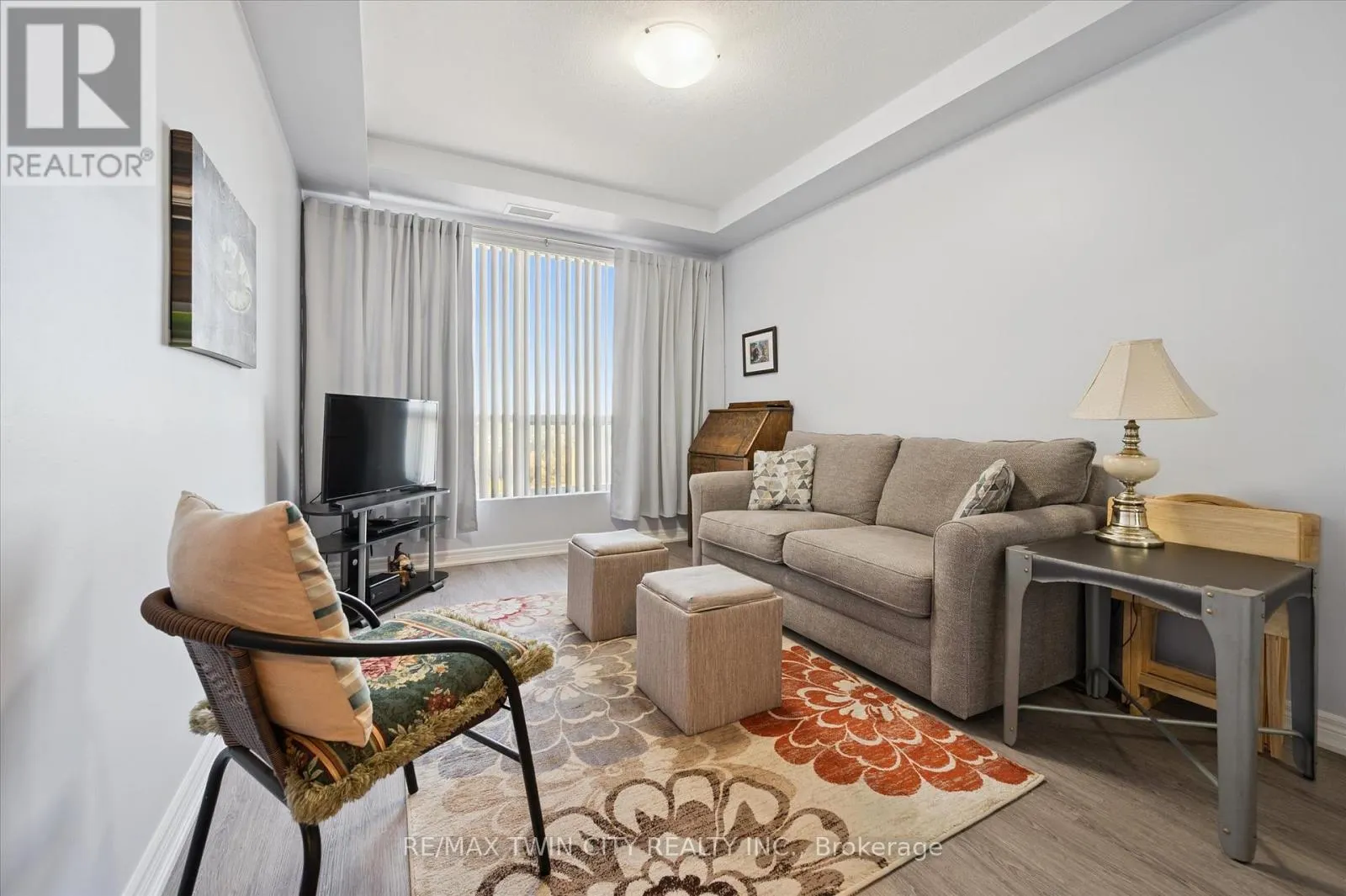 809 - 539 BELMONT AVENUE W