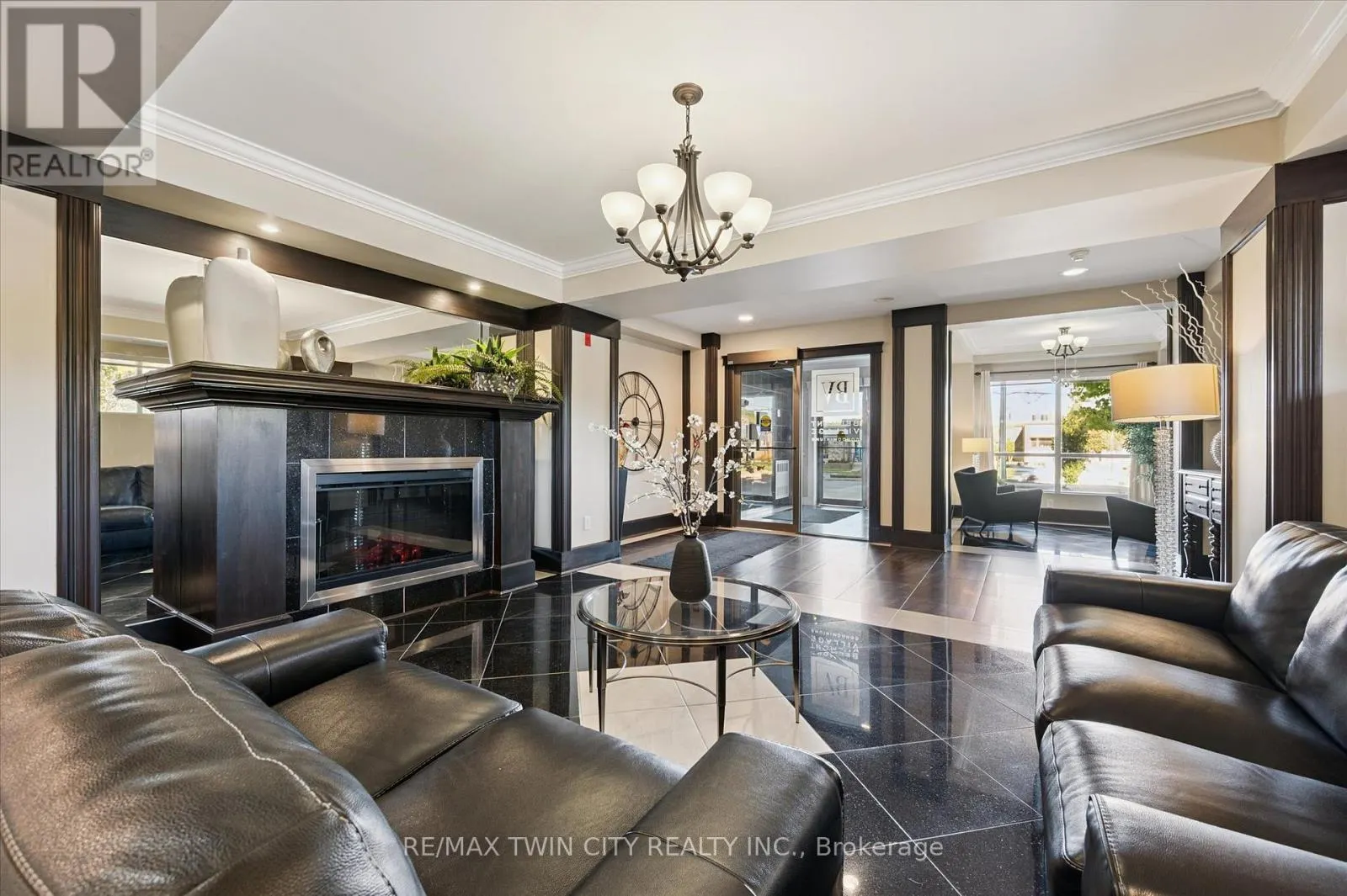 809 - 539 BELMONT AVENUE W