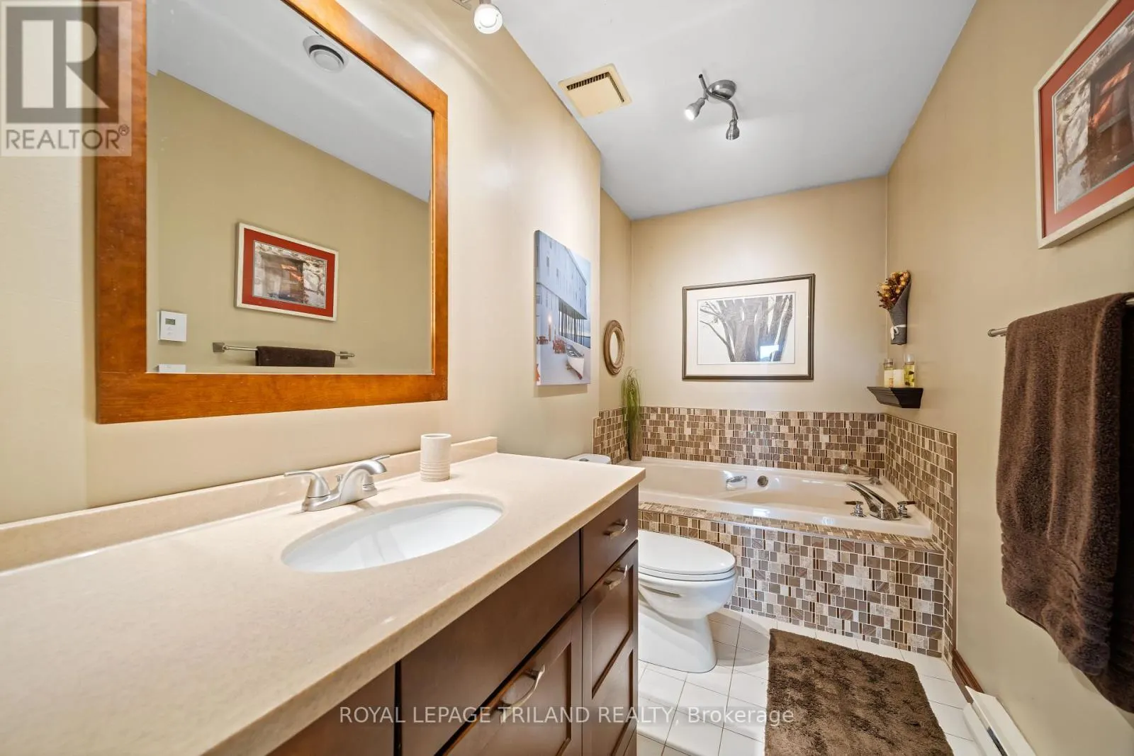 142 HUNT CLUB DRIVE