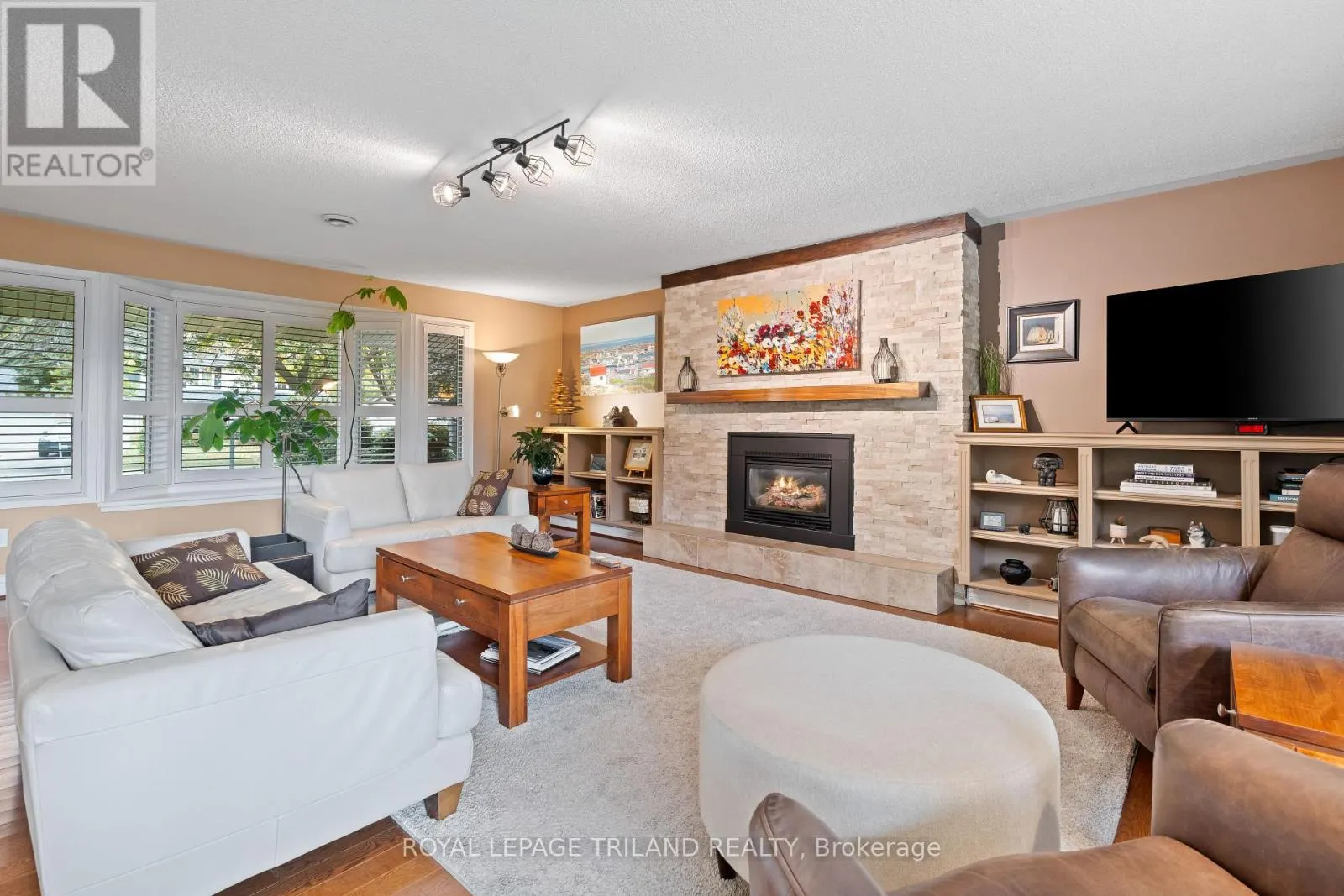 142 HUNT CLUB DRIVE