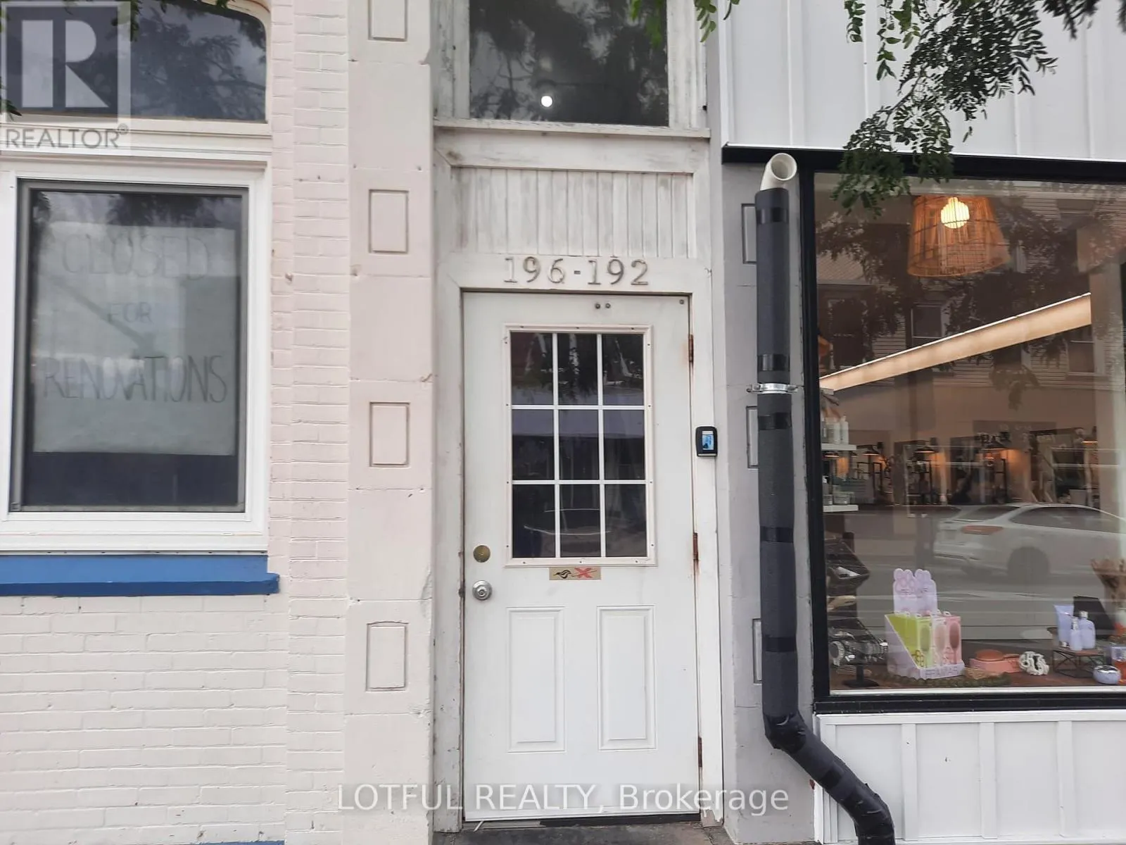 201 - 192 KING STREET W