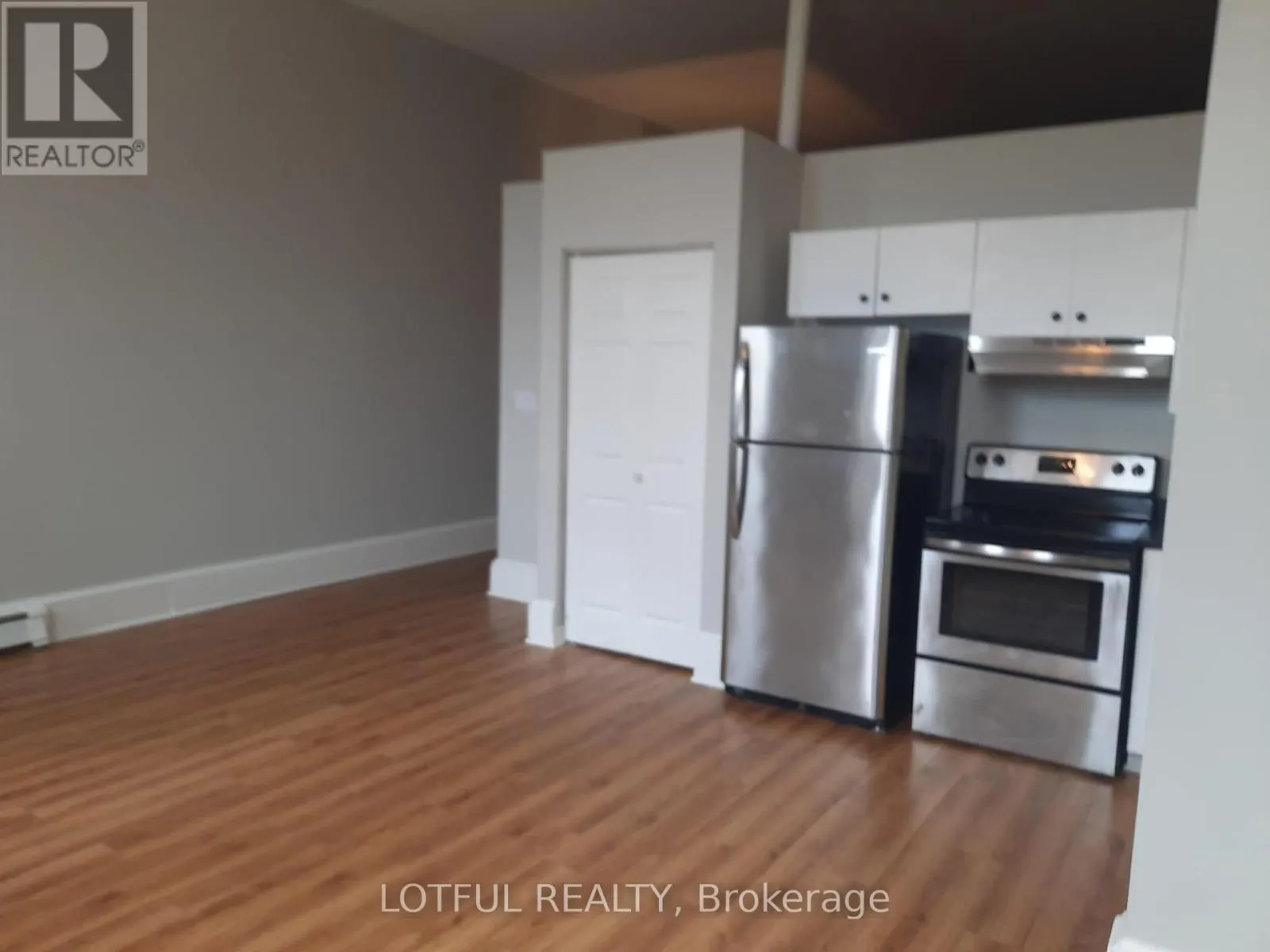 201 - 192 KING STREET W