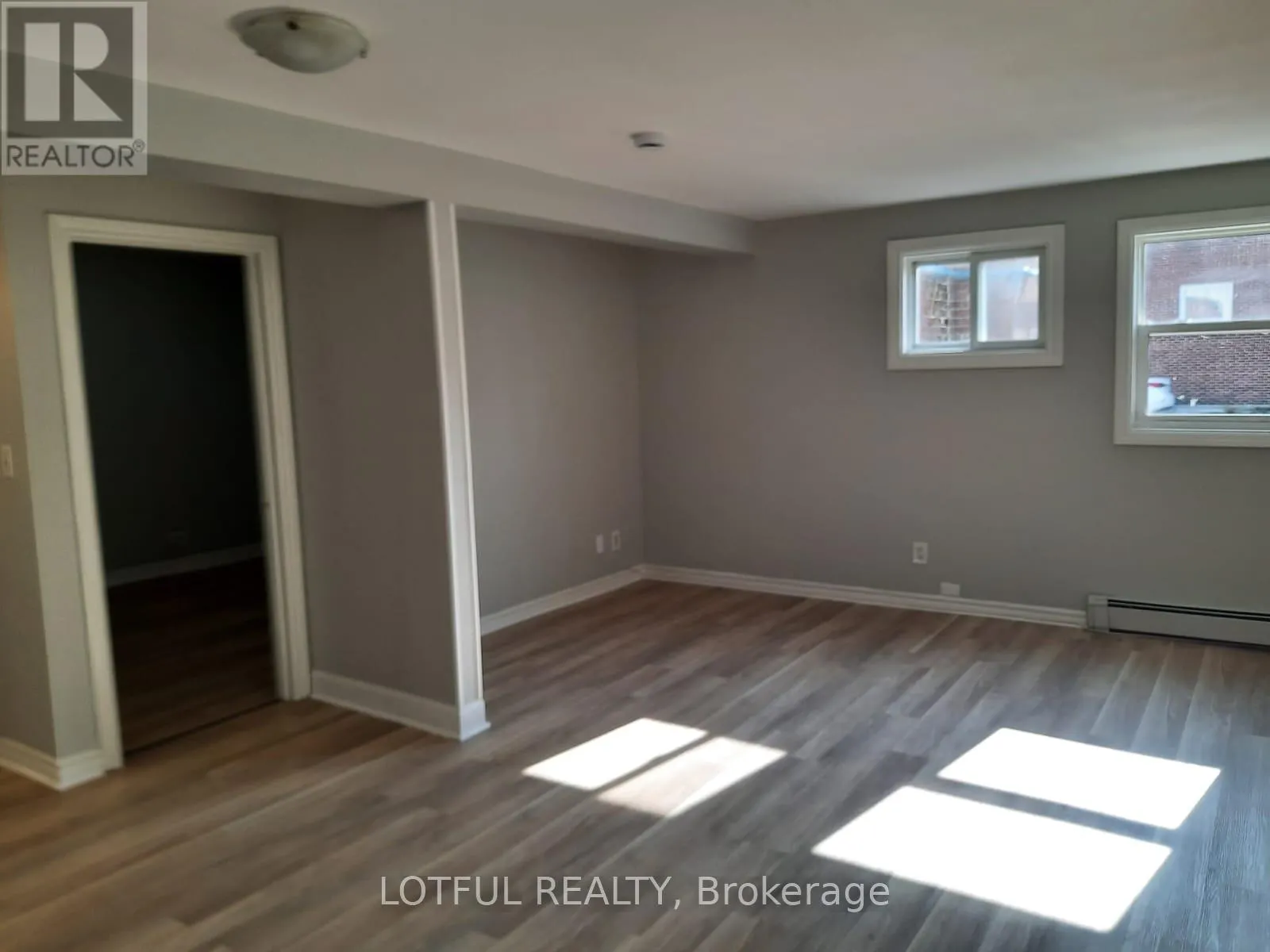 103 - 192 KING STREET W