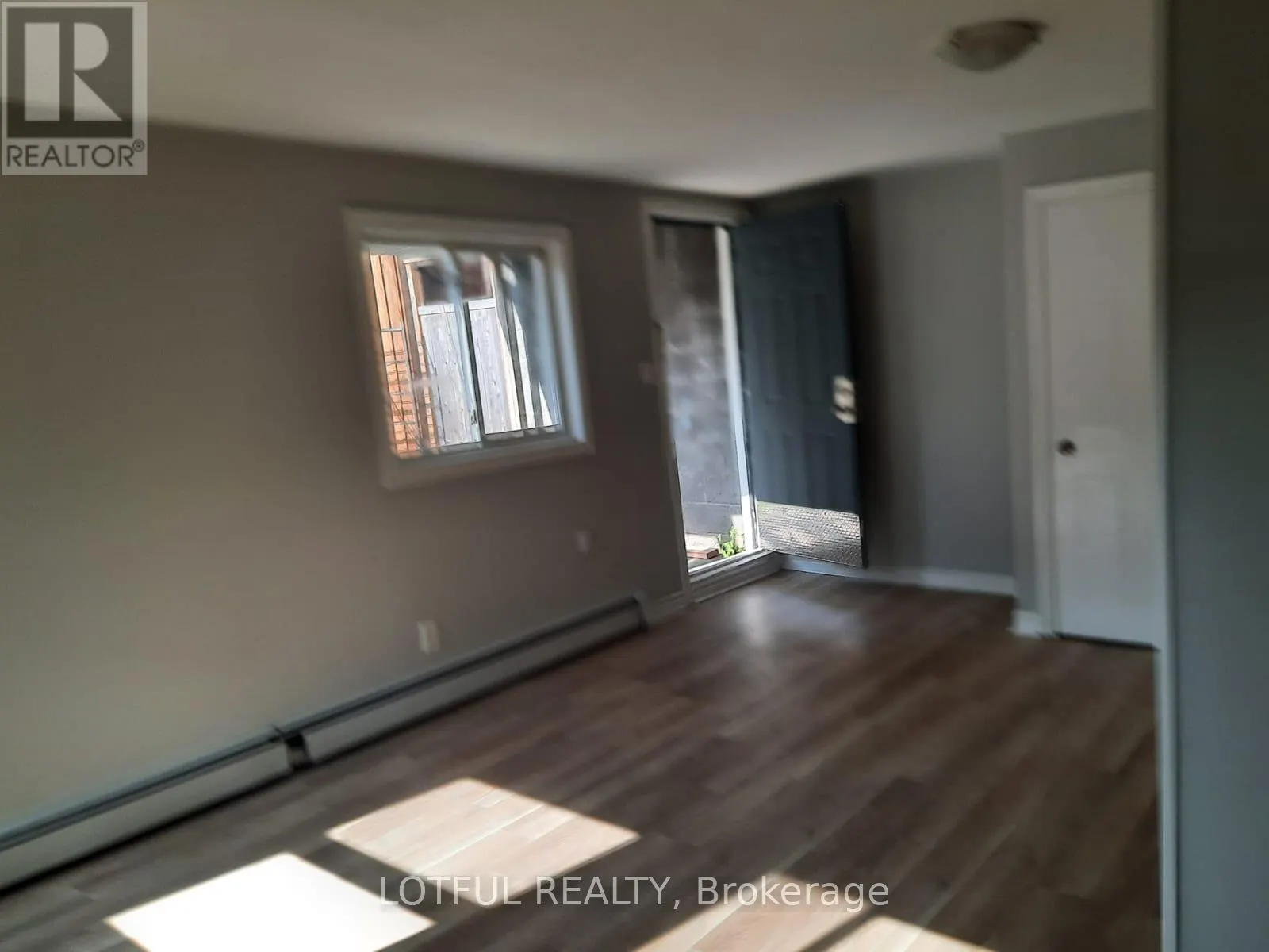 103 - 192 KING STREET W