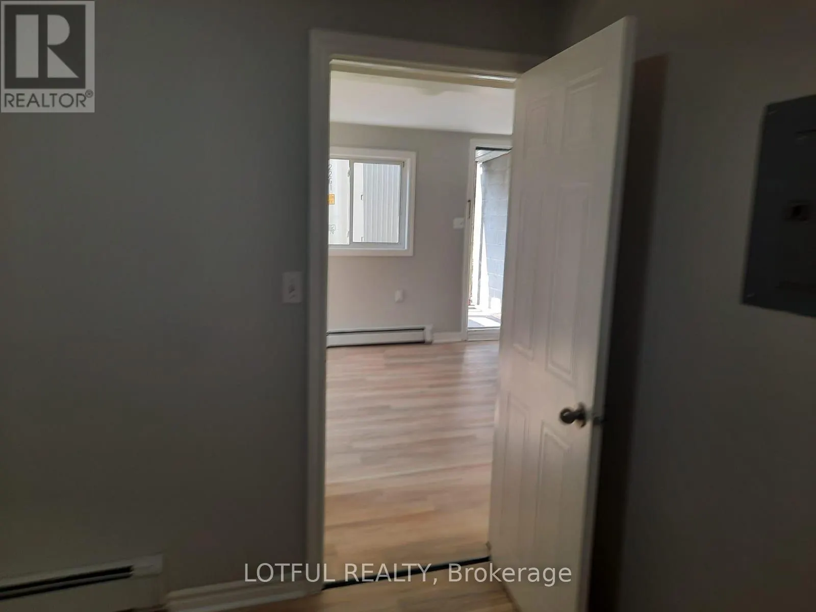 103 - 192 KING STREET W