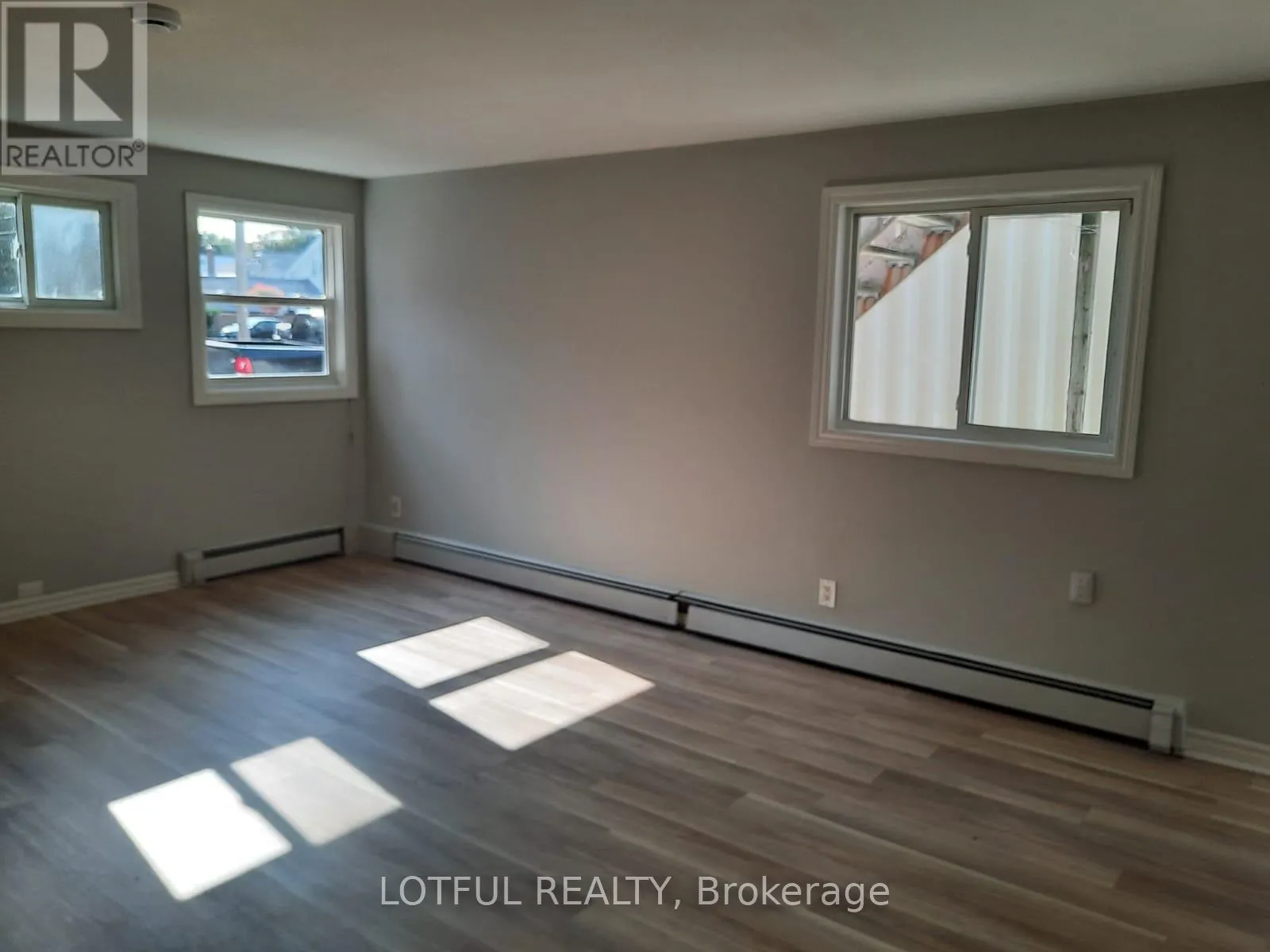 103 - 192 KING STREET W