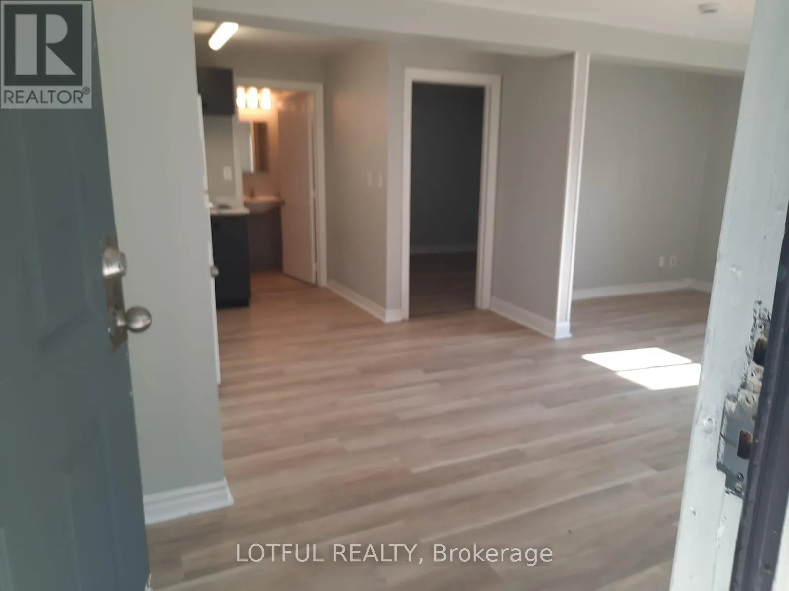 103 - 192 KING STREET W
