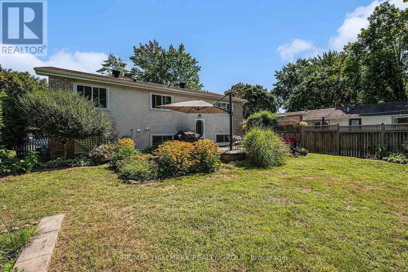 560 BUCHANAN CRESCENT